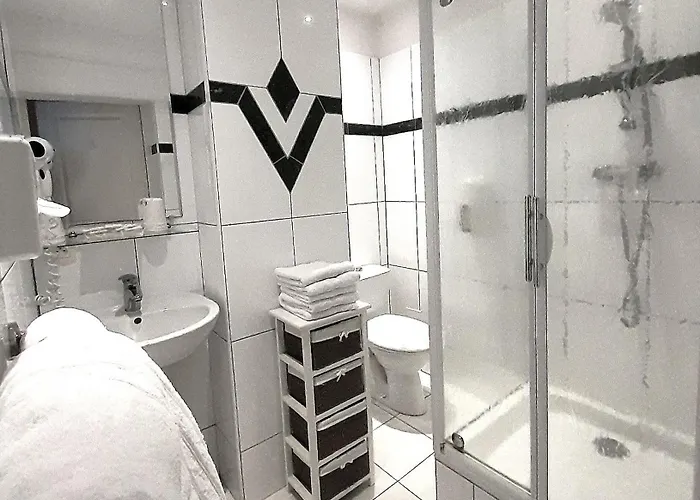 叠水瀑布 – 迷人酒店 3*